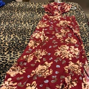 Floral burgundy dress with slit